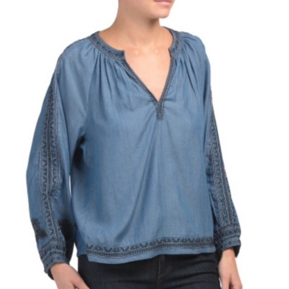 ✨Kyra Embroidered Denim Blouse Size Medium